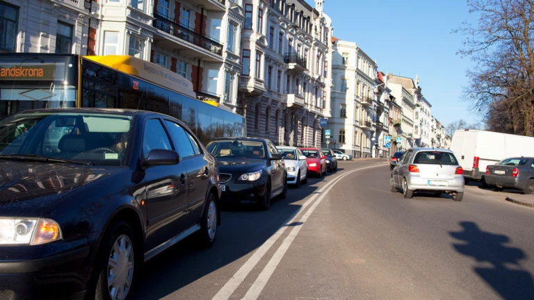 Biltrafik på Trädgårdsgatan i Helsingborg. (foto: Johanna Enochsson)