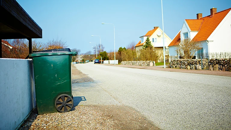 Avfallskärl på gata. (foto: NSR)