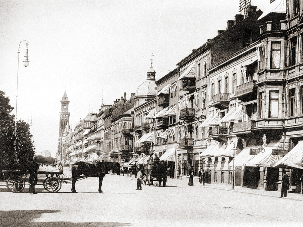 Järnvägsgatan 1905, då hästar trafikerade gatan. (foto: Helsingborgs museisamling)