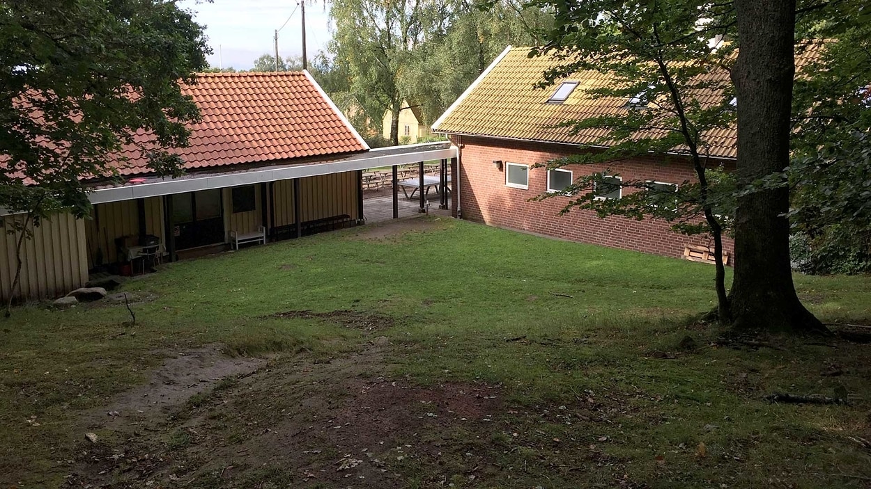 Fasad och utemiljö på Söderåsens lägergård (tidigare Barnens Paradis).