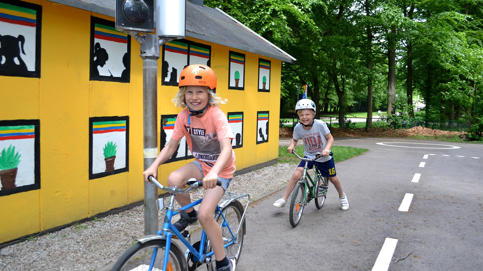 Barn som cyklar på barntrafikskolan i Helsingborg.