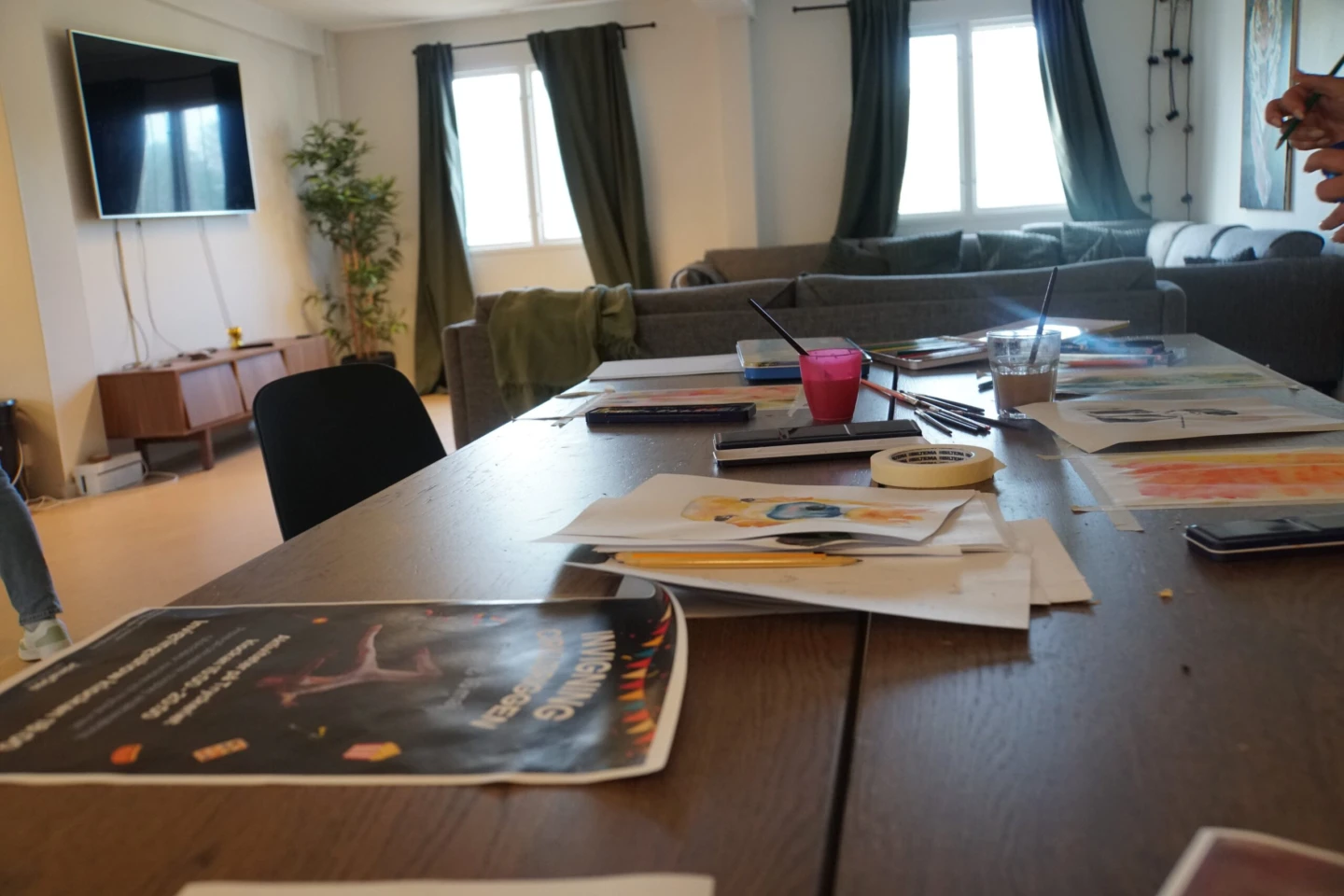 Papper och penslar för kreativt skapande