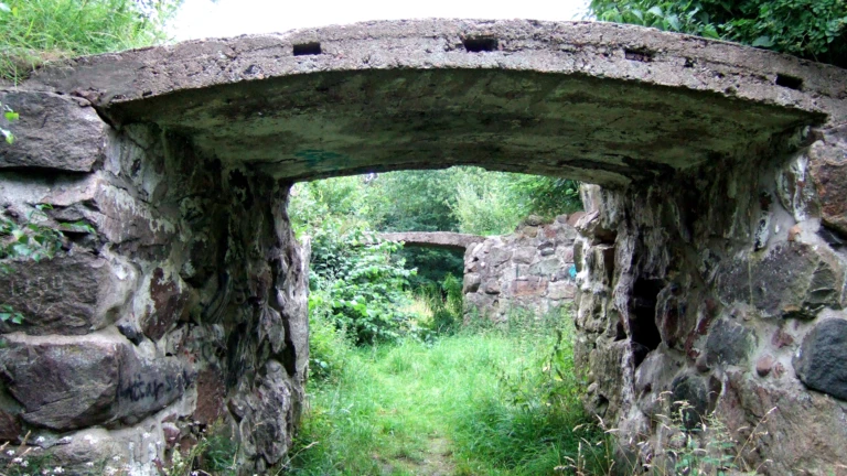 Stenportal i Ättekulla naturreservat i Helsingborg.