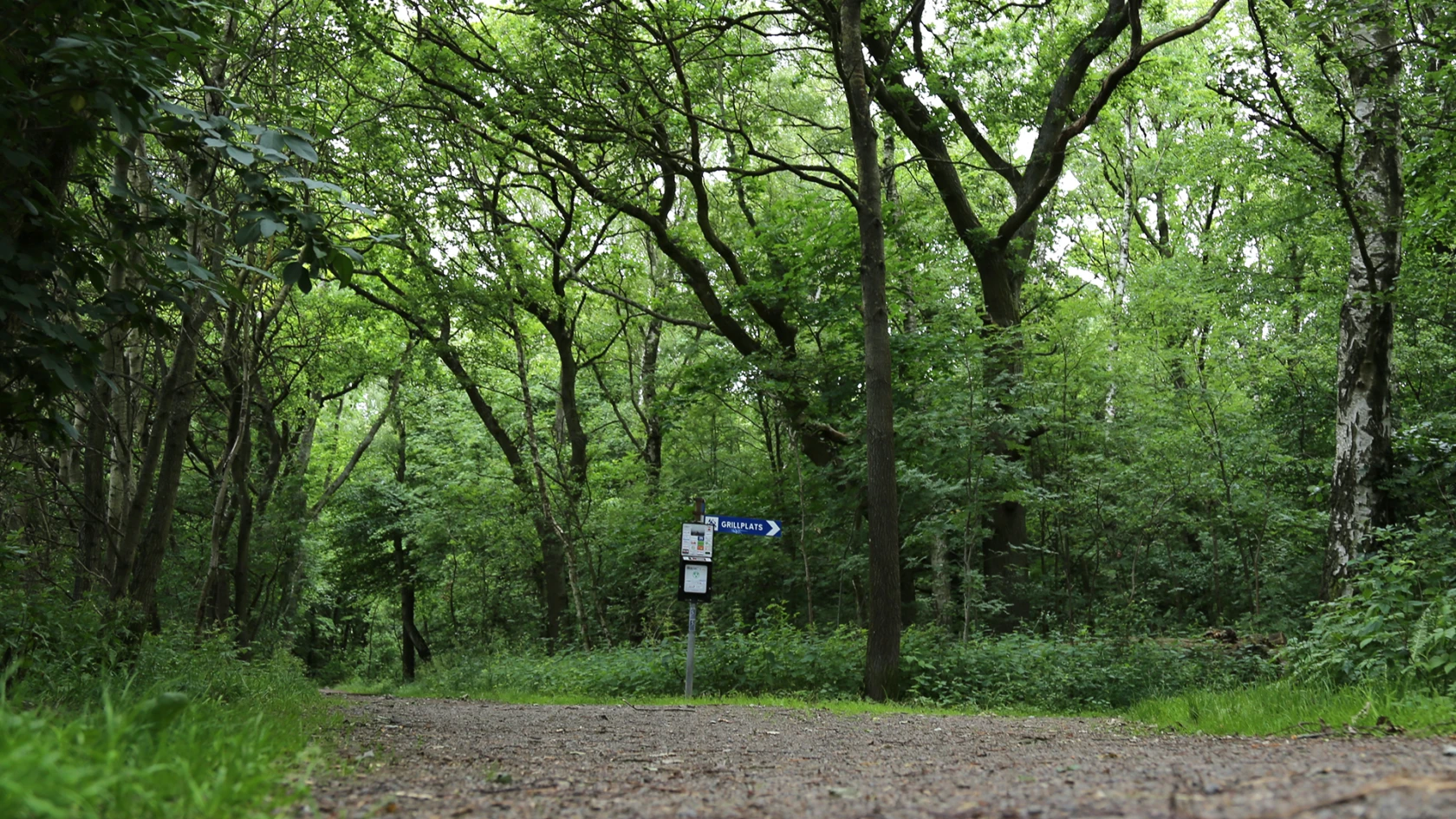 Skylt till grillplats i naturområdet Väla skog i Helsingborg.