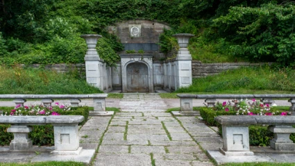 Monument skapat till minne av kronprinsessan Margareta i parken Margaretaplatsen