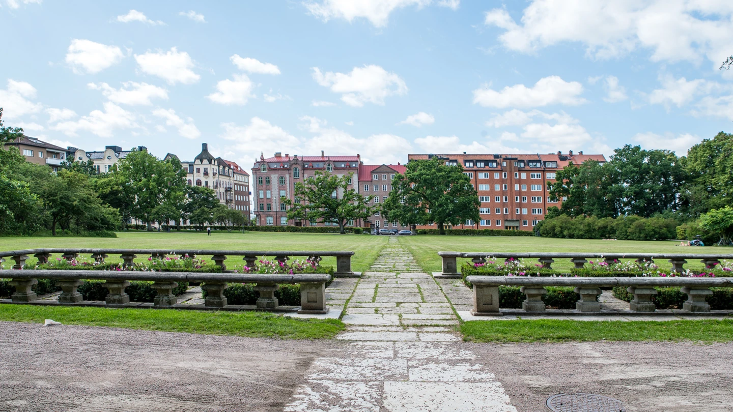 Vy över de öppna ytorna i parken Margaretaplatsen