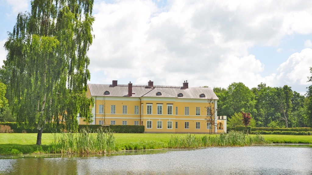 Huvudbyggnaden på Rögle säteri