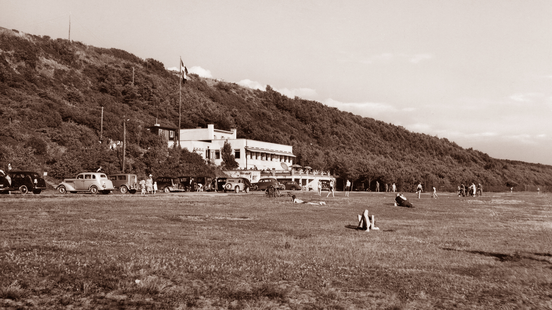 Laröd saltsjöbad mot Pålsjö skog. (foto: Helsingborgs museers samlingar)
