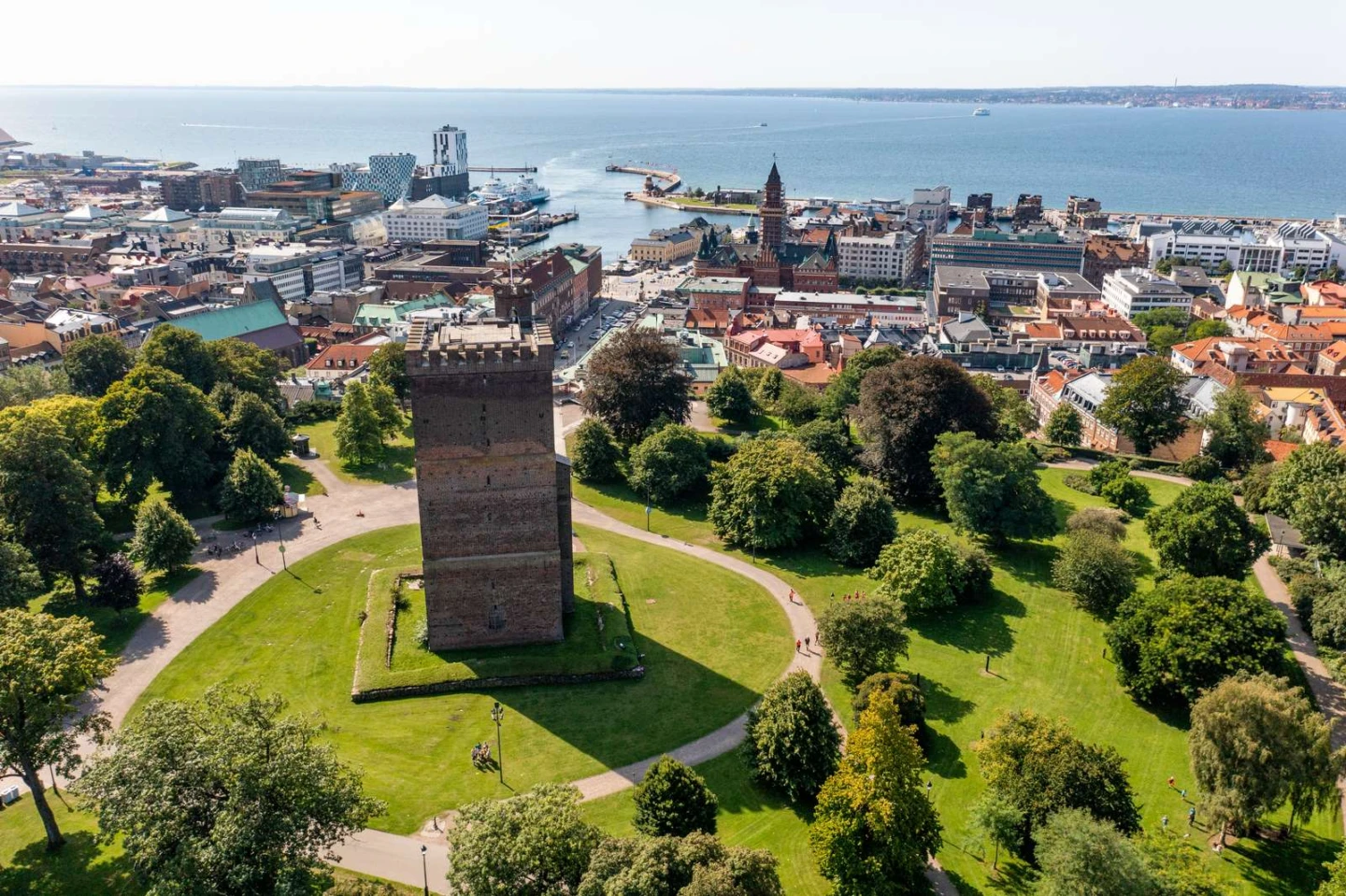 Slottshagen med Kärnan.