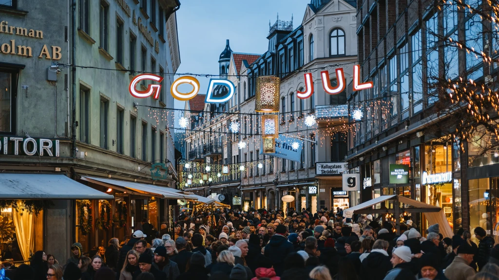 Kullagatan i Helsingborg under julskyltning.