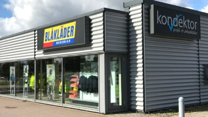 Så här kan lådskyltar på en fasad se ut.