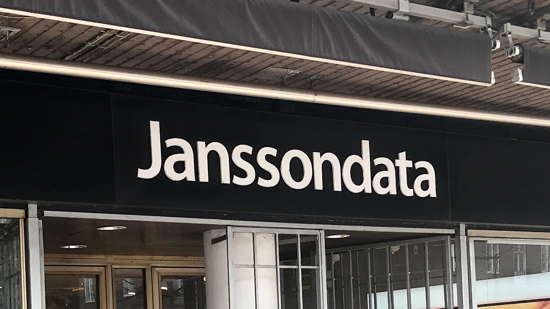Så här kan en skivskylt på en fasad se ut.