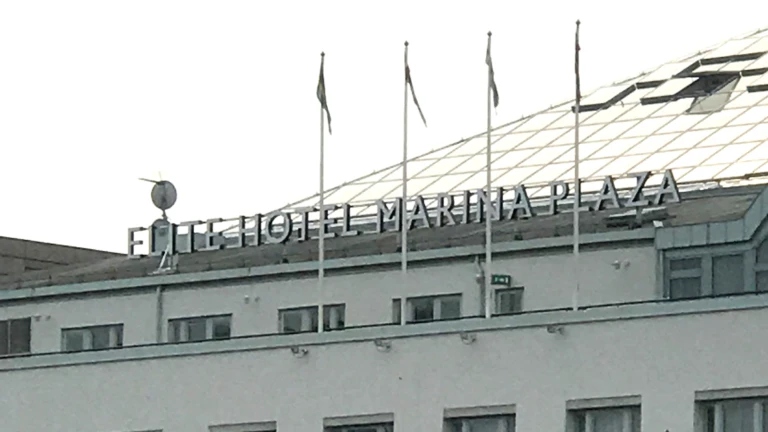 Så här kan en takskylt se ut.