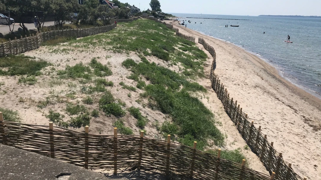 Fortuna strand juni 2021, två månader efter att stranden återuppbyggts och fyllts ut med sand.