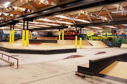 En bild på interiören på Jutan, Helsingborgs skatehall.