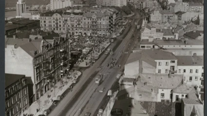 Drottninggatan från ovan, svartvit foto.