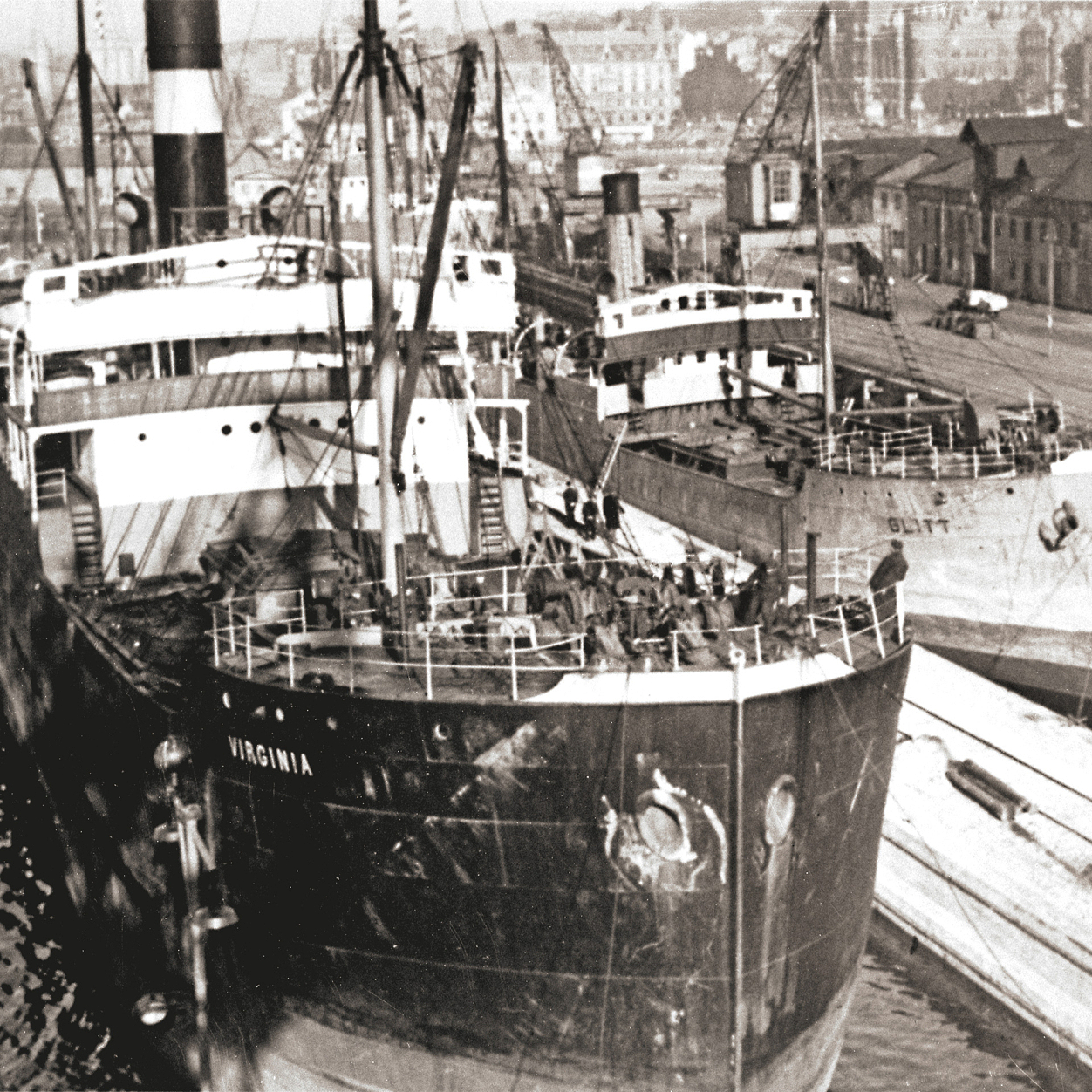 Det första fartyget, S/S Virgina av Jonstorp, i varvets nya torrdocka. Foto: Helsingborgs museums samlingar (Klicka för större bild)
