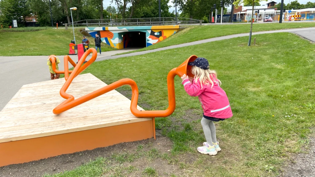 Barn som leker längs Lekstråket i Helsingborg.