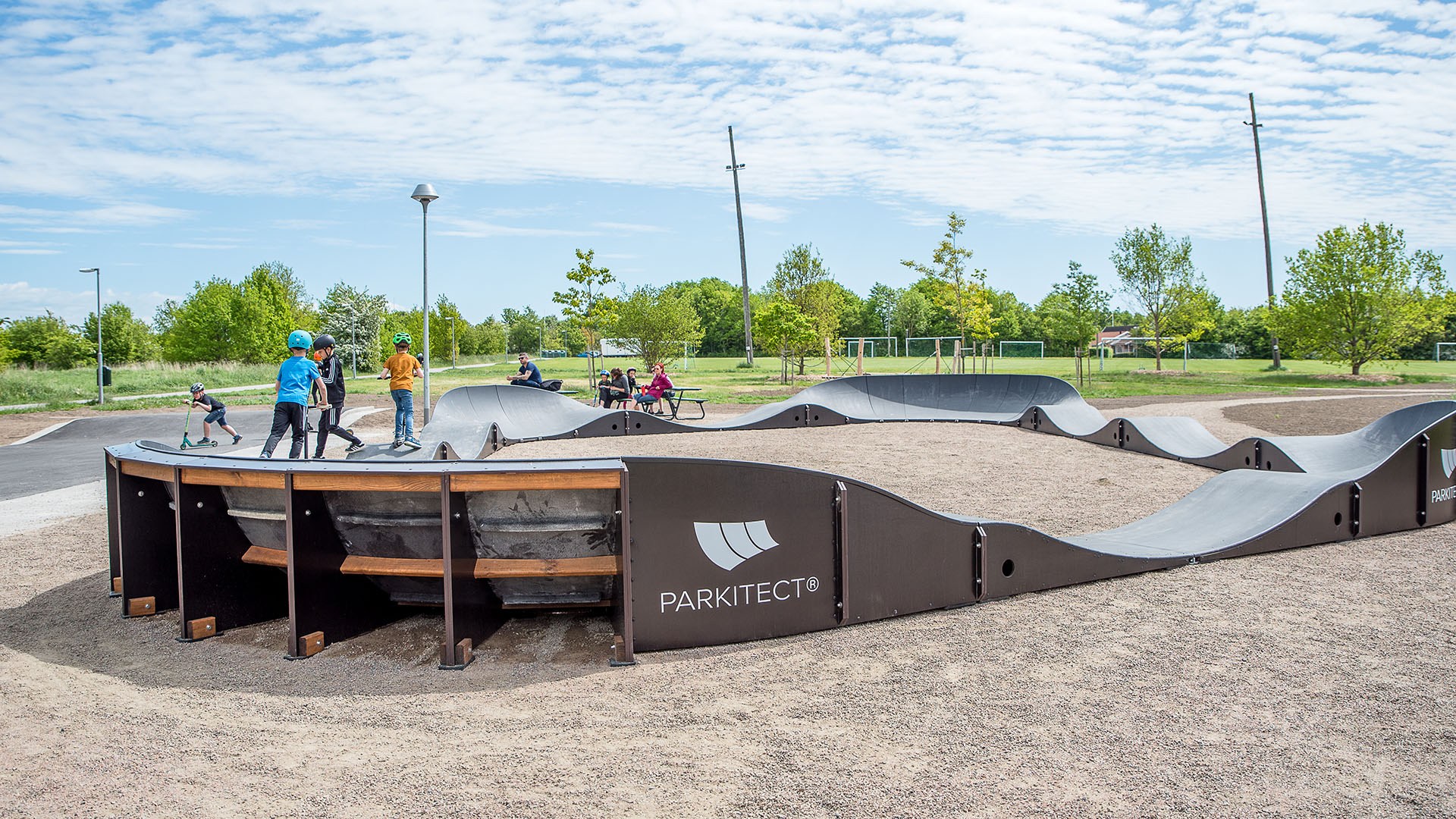 I Gantofta bypark finns nu en pump-track-bana för skejtboard, cykel och kickbikes.