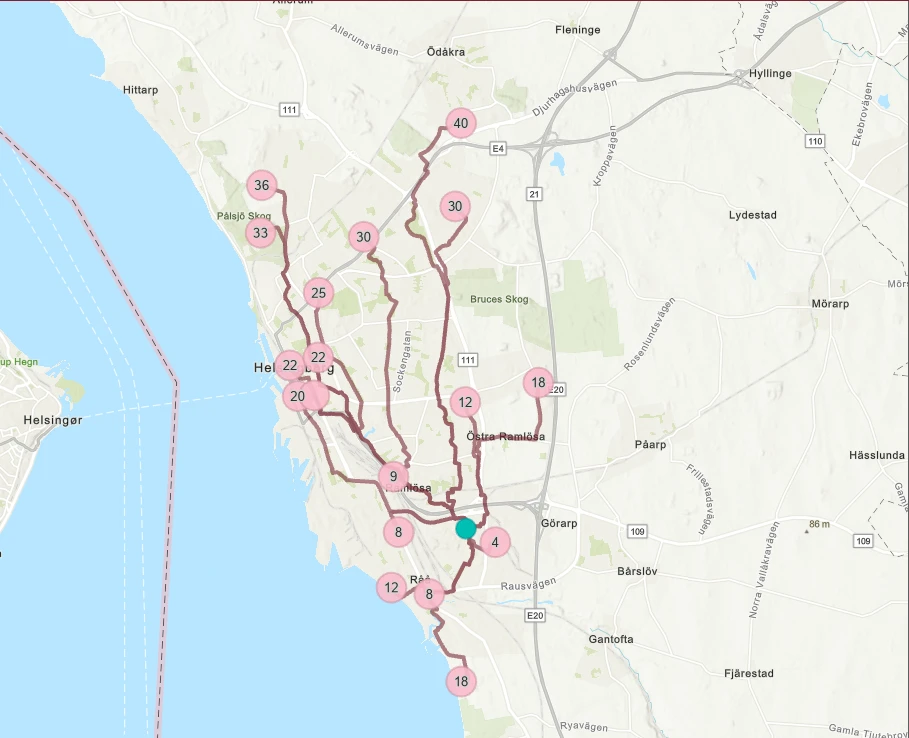 Kartan visar cykelvägar med tidsangivelser till olika målpunkter runt om i Helsingborg med utgångspunkt från Ättekulla/Raus.