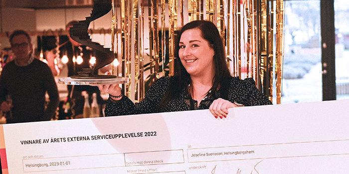 Josefine Svensson, områdesutvecklare på Helsingborgshem vann utmärkelsen Årets serviceupplevelse, i kategorin extern service 2022. Vem vinner 2023?