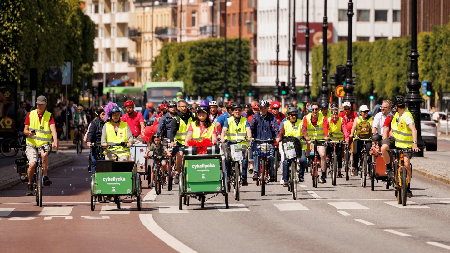 Cyklister i cykelparaden juni 2023