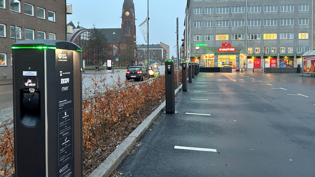 30 nya laddplatser finns på parkeringen vid Ica Kvantum på Carl Krooks gata i Helsingborg.