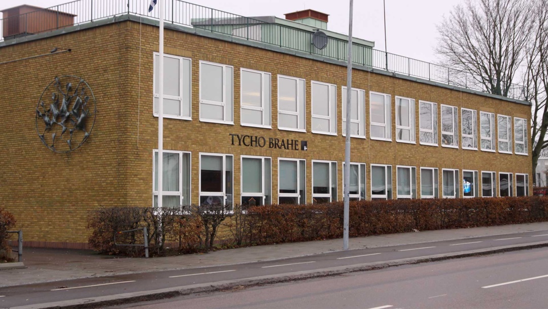 Foto på Tycho Braheskolans fasad, vy från Skånegatan. Foto: Fonander Foto