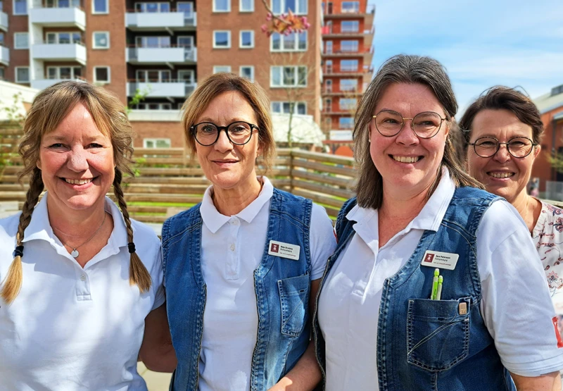 Projektgruppen har i huvudsak bestått av äldrepedagogerna Marie Berg, Maja Grodzka och Sara Petersson, arbetsterapeut Åsa Westesson samt den numera pensionerade strategiska demenssjuksköterskan Kerstin Skornica Persson (ej med på bilden).