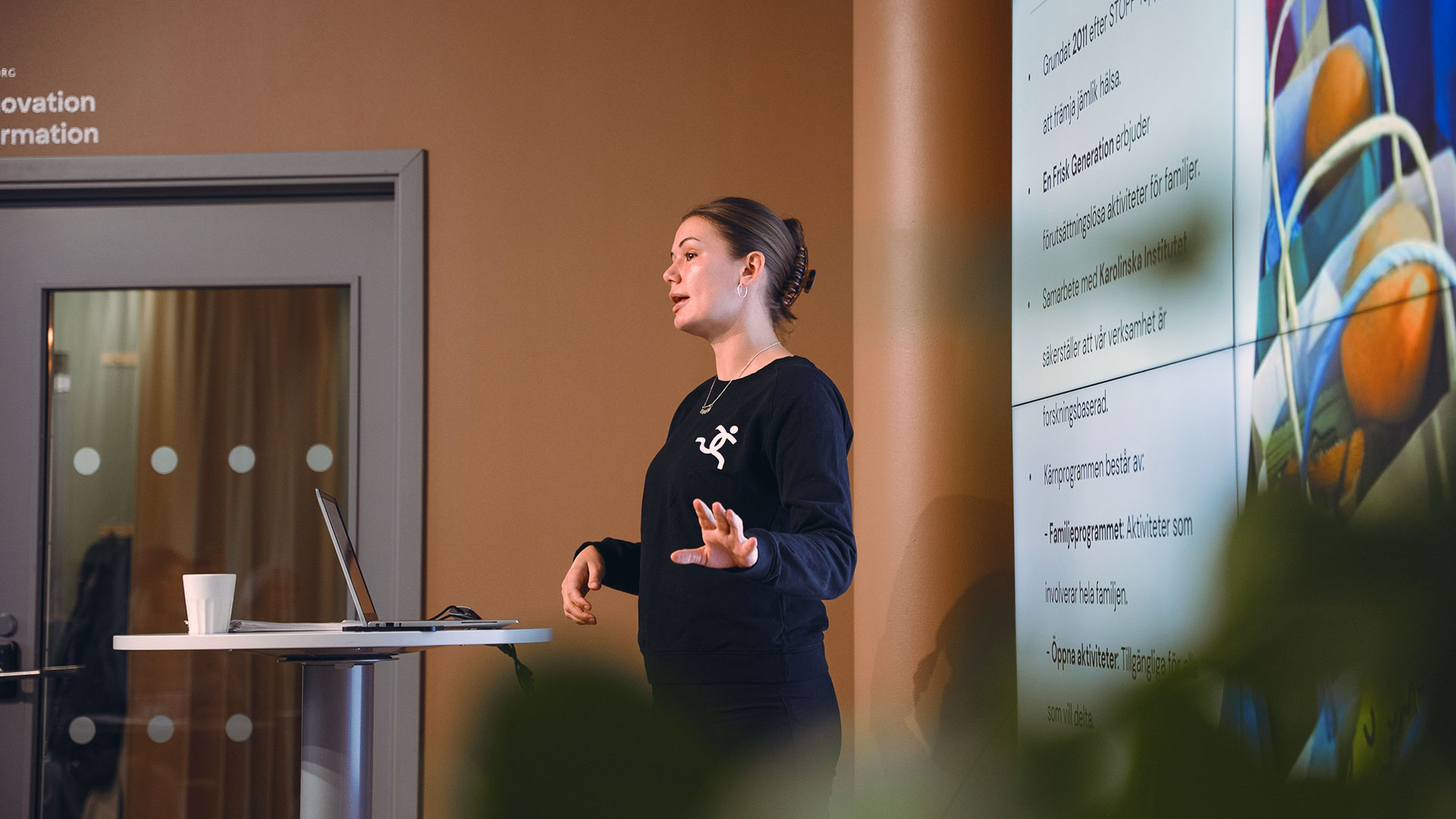 Person håller föredrag.