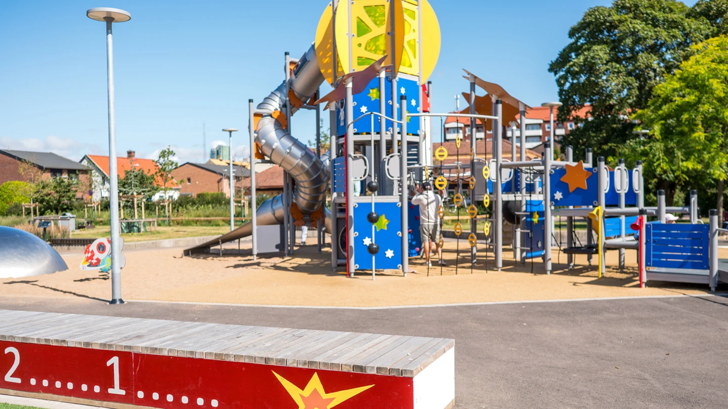 Klätterredskap på Rymdlekan.