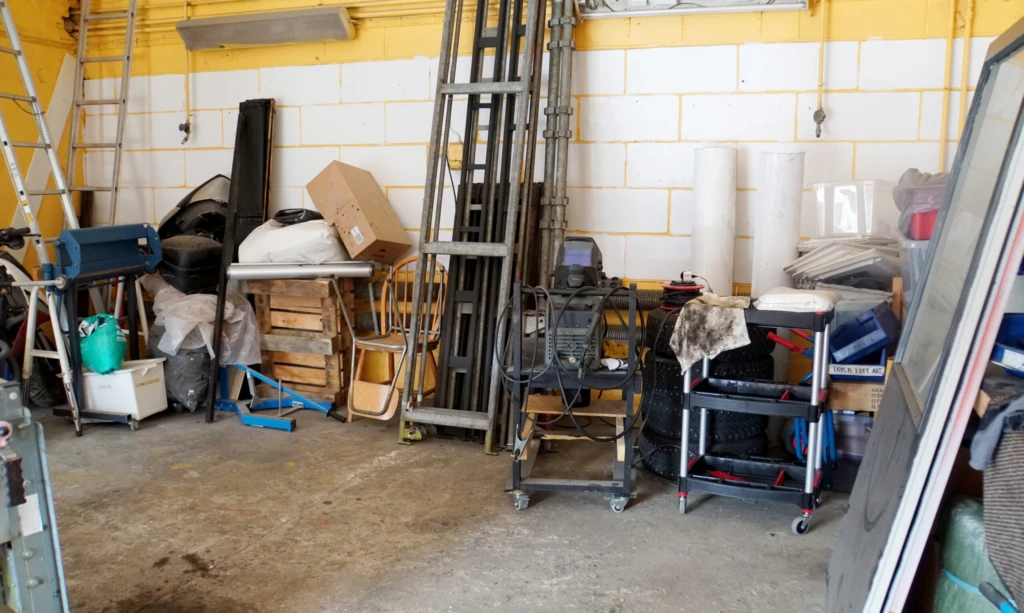 Inifrån garage