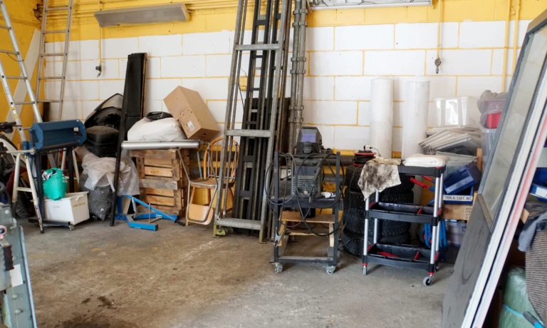 Inifrån garage