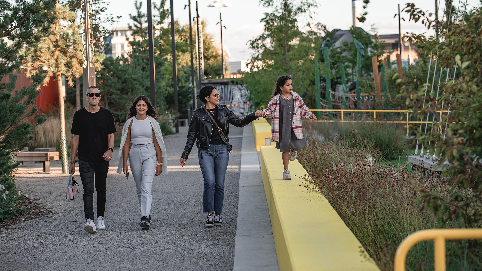 Personer i Dockanparken i Oceanhamnen.