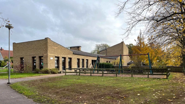 Foto på Lantmätarens förskola, vy från entrésidan