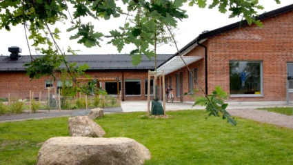 Trädgårdens förskola, vy mot fasaden från trädgården (Foto:SFF 2022)