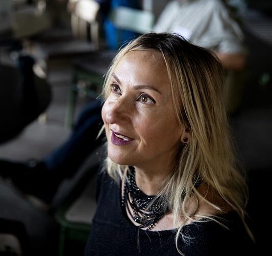 Personer på pratcafé