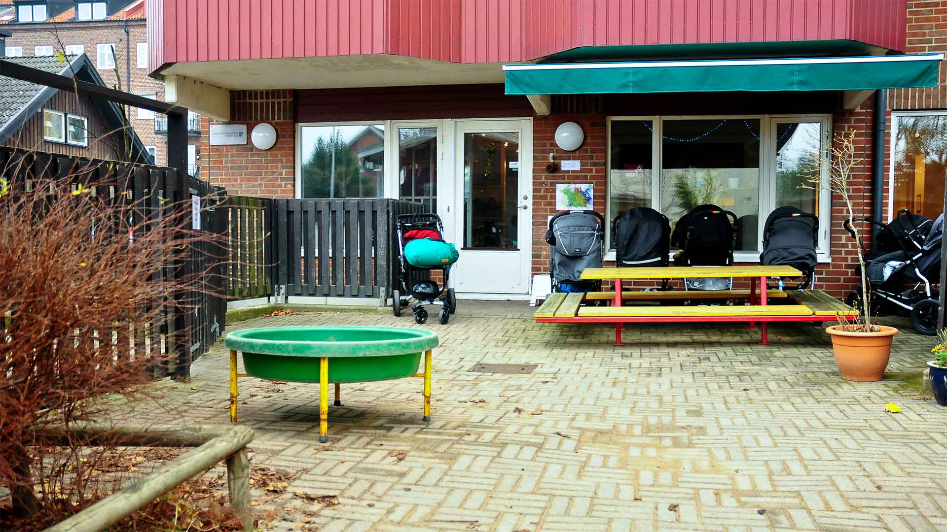 Foto på Nicandersgatans förskola, vy från gården