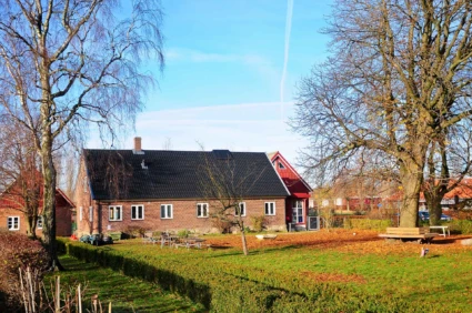 Foto på Flohem förskola, vy från gården.