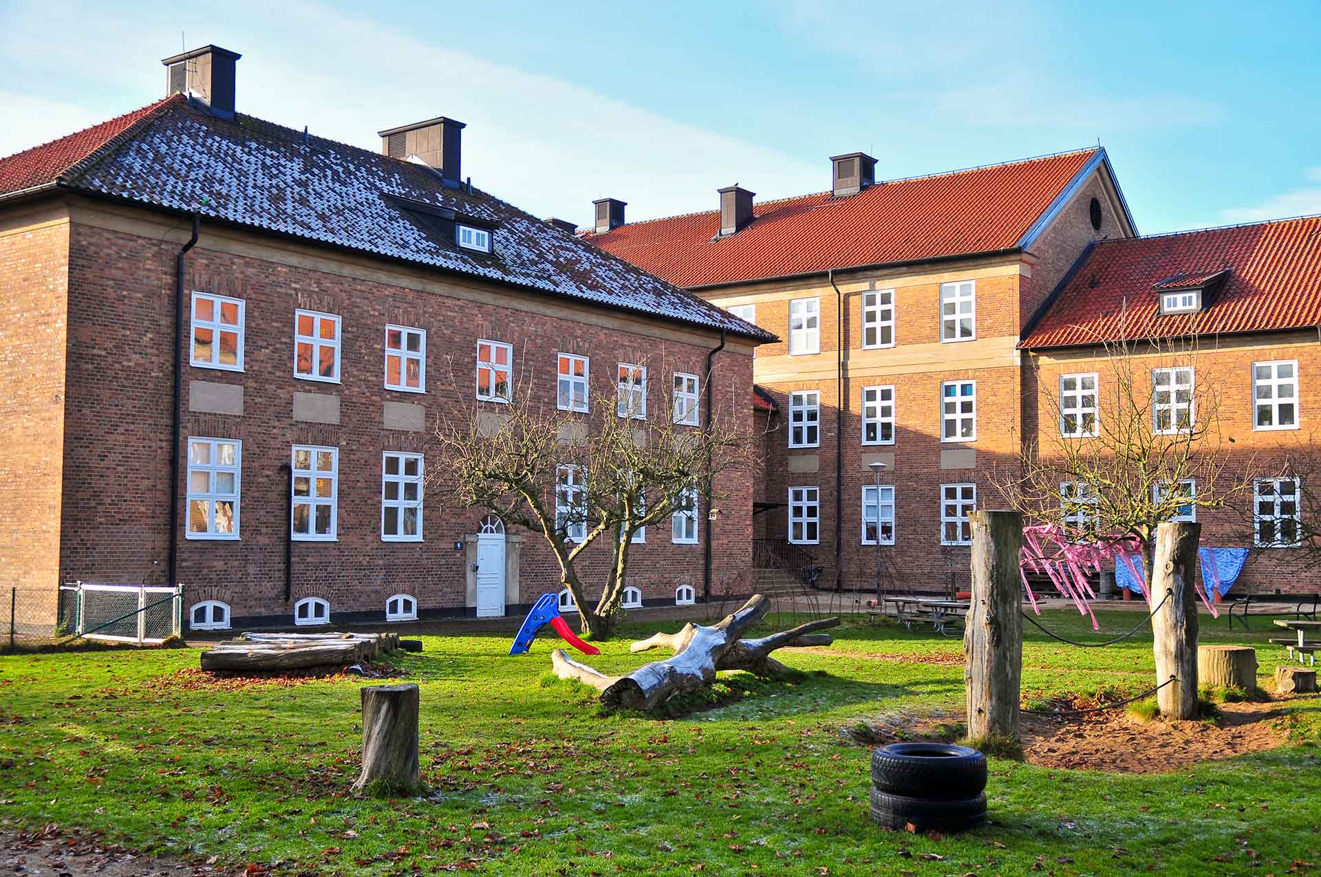 Foto på Maria Park förskola, vy från gården