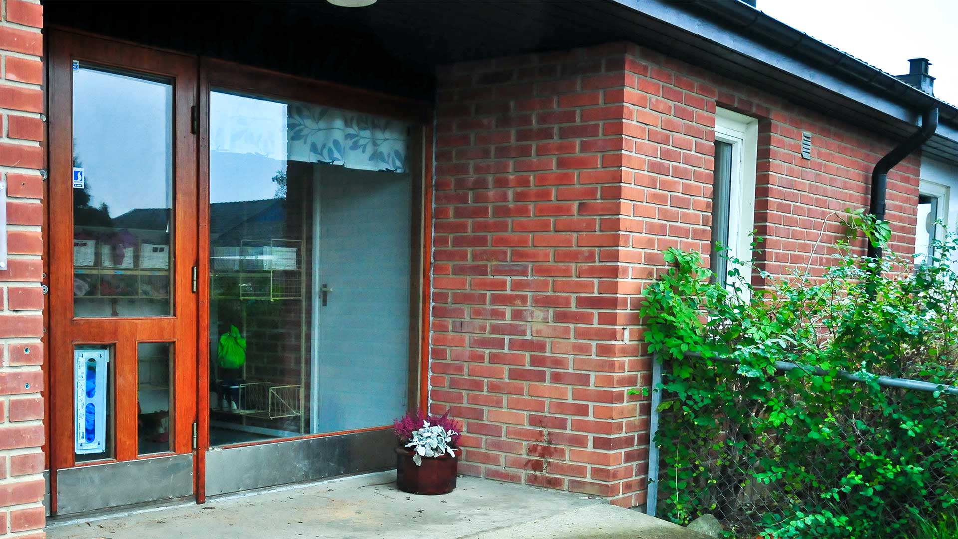 Foto på Tuvehagens förskolas entré.