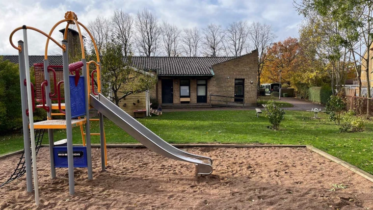 Foto på Lantmätarens förskola, vy från gården