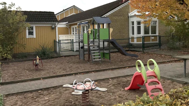 Musikantens förskola, vy från lekplatsen på gården.