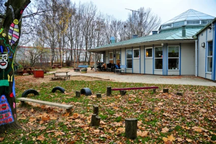 Opalens förskola, vy från gården (Fonander Foto 2012)