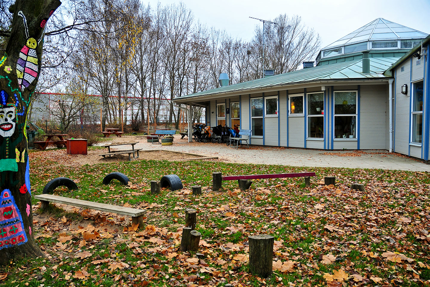 Opalens förskola, vy från gården (Fonander Foto 2012)