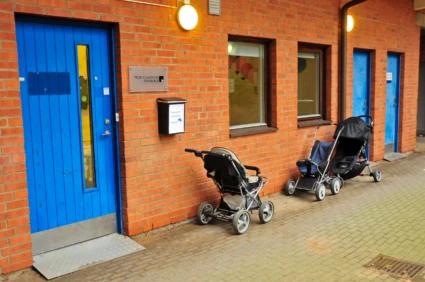 Foto på entrén till Trollsländans förskola.