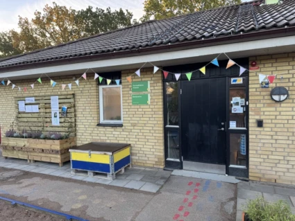 Fasadbild entré Humlegårdens förskola