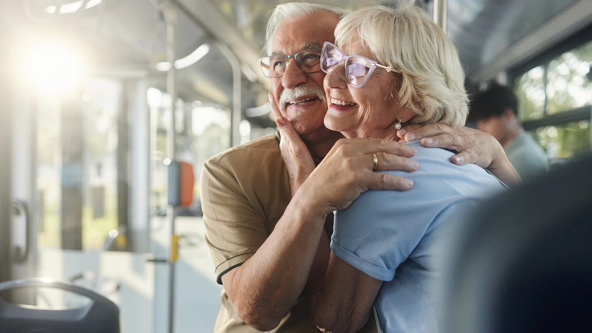 Två pensionärer på buss