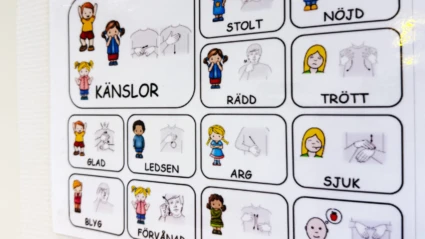 En affisch med olika känslor beskrivna i både text och teckenspråk.