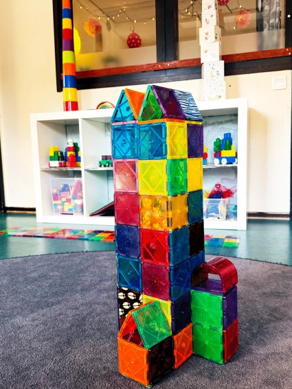 Ett torn i olika färger på Tallkottens förskola.